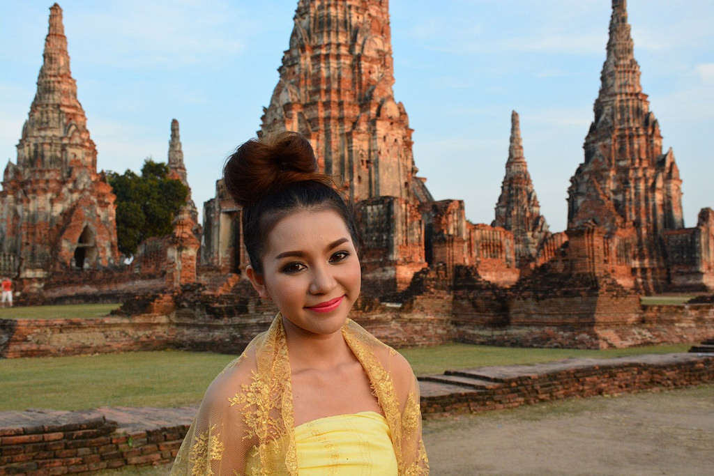 Modelling in front of Wat Chai Wattanaram, Ayutthaya. Source: Flickr, Paul Arps
